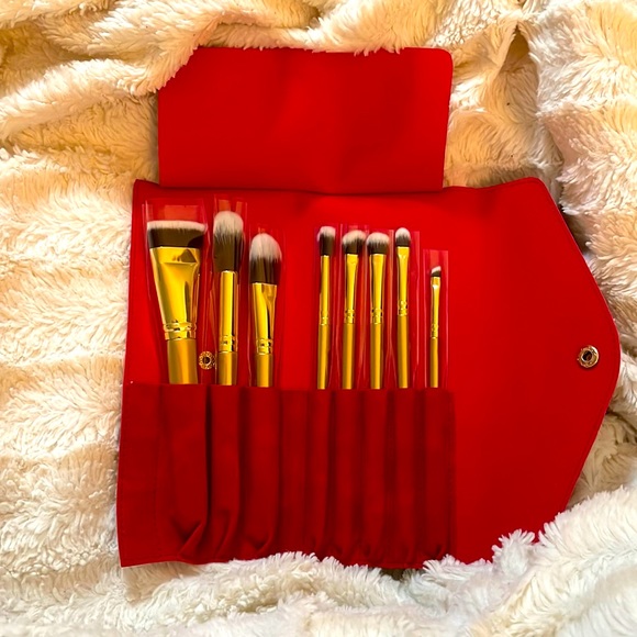 Luxie Gold 8 Piece Brush Set - Picture 1 of 3